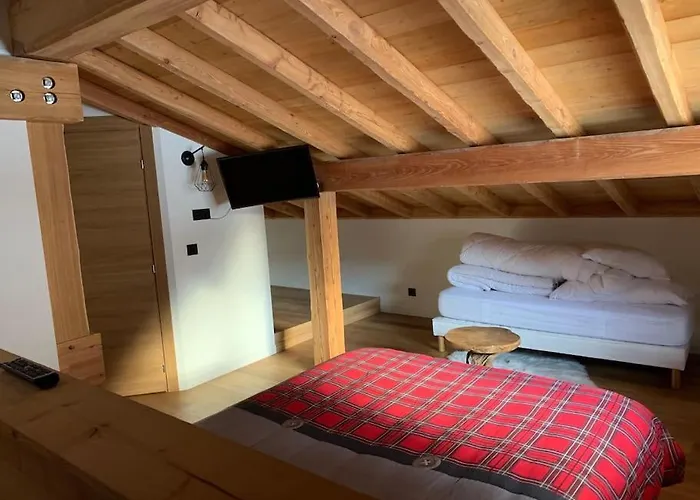 Megeve Demi Quartier Chalet 12 P