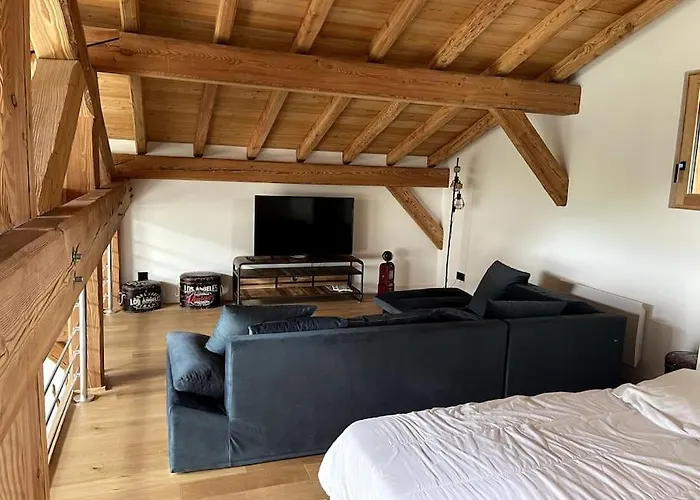 Megeve Demi Quartier Chalet 12 P